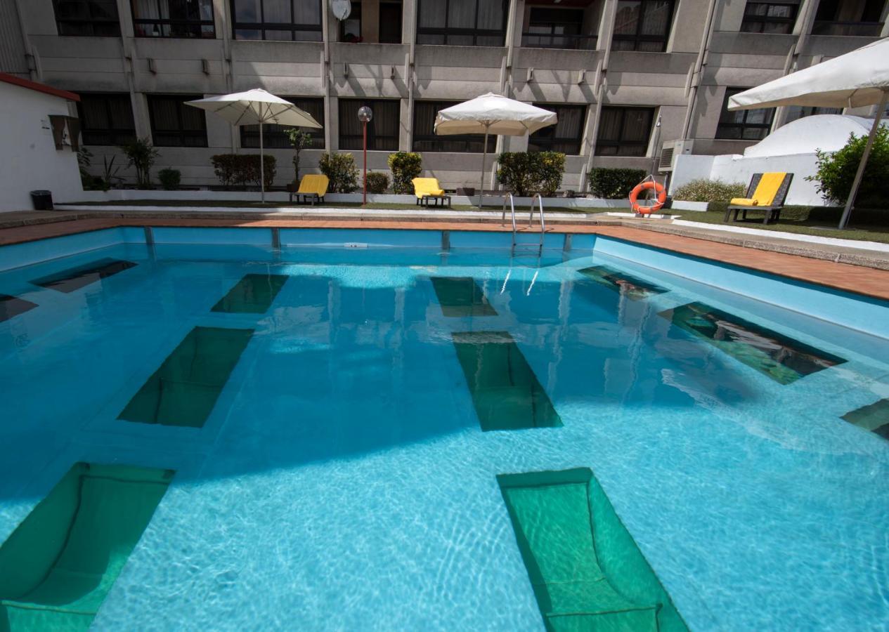 Hotel Eurostars Araguaney Santiago de Compostela Exteriér fotografie Swimming pool