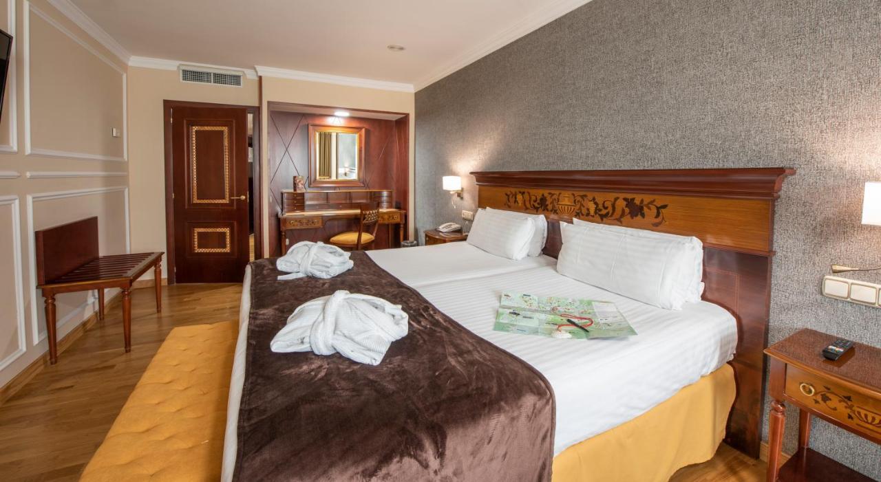 Hotel Eurostars Araguaney Santiago de Compostela Exteriér fotografie A room at the hotel