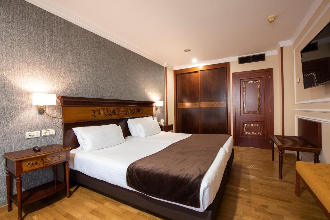 Hotel Eurostars Araguaney Santiago de Compostela Exteriér fotografie A bedroom in a hotel