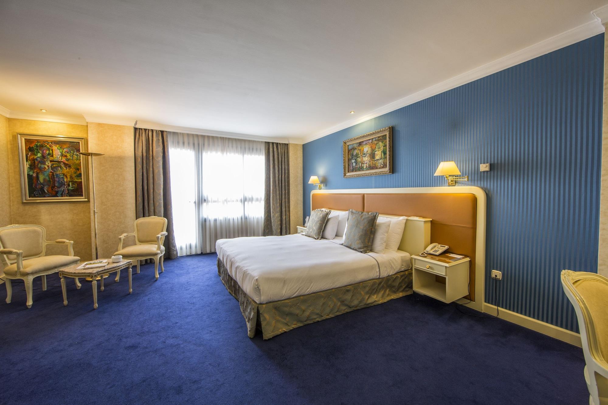 Hotel Eurostars Araguaney Santiago de Compostela Exteriér fotografie A room at the hotel