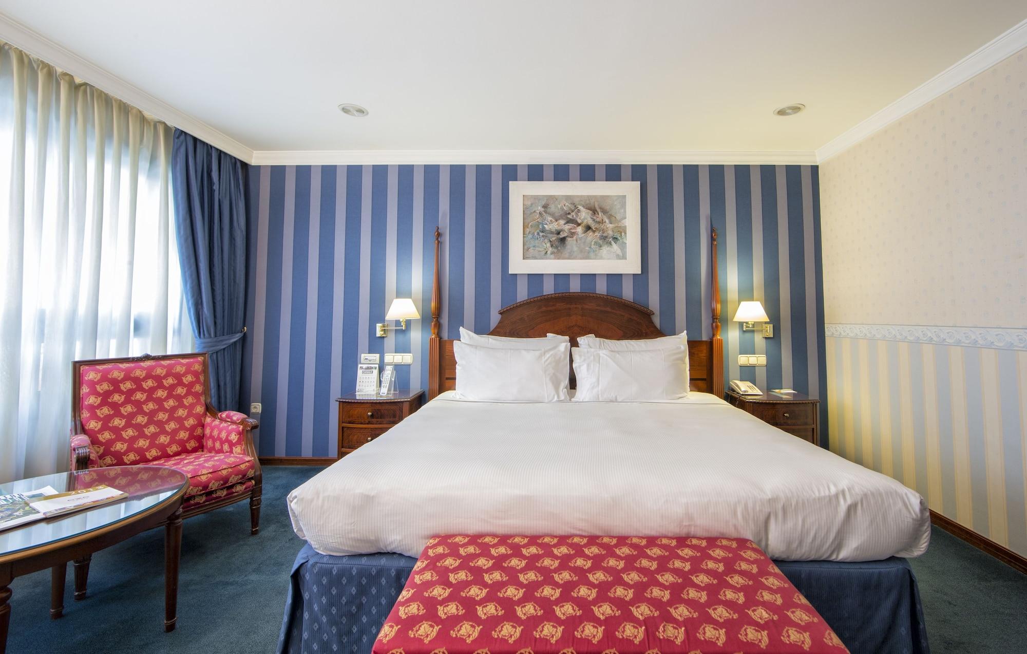 Hotel Eurostars Araguaney Santiago de Compostela Exteriér fotografie A bedroom at the hotel